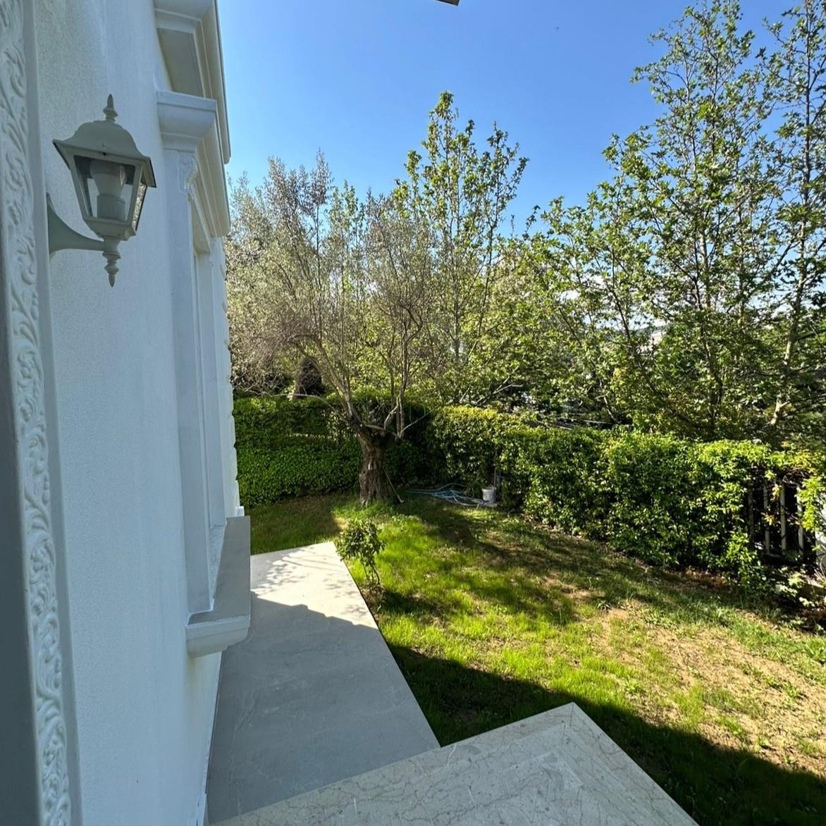 ----Jepet-me-Qira-Vilë-4-Katëshe---White-House-Residence--pr