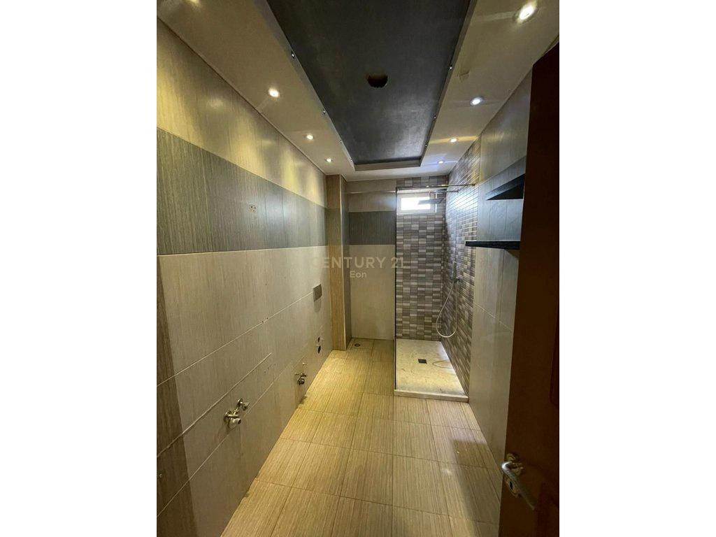 SHITET-APARTAMENT-2+1-PRANE-KAZAZIT-NE-DURRES-