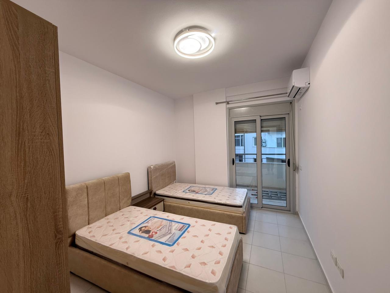 -----JEPET-ME-QIRA-APARTAMENT-2+1+2-PRANË-PORTIT--VLORË