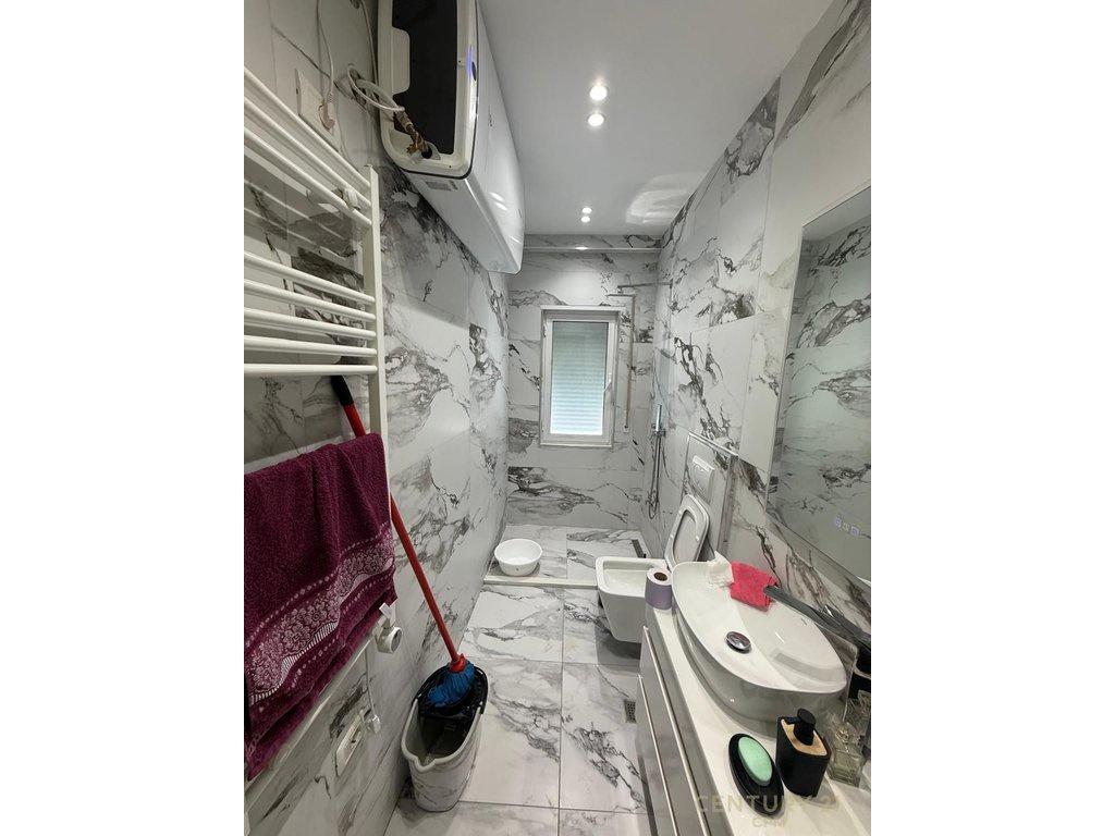 Apartament-3+1+2-+80m-Verande-Per-shitje-në-Fresk--Tiranë