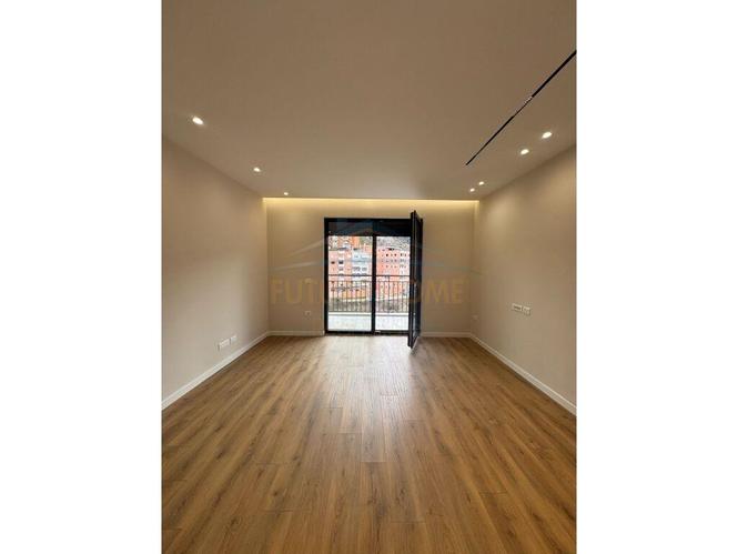 0692114320 Shitet, Apartament 2+1+Post Parkimi, Kodra e Diel