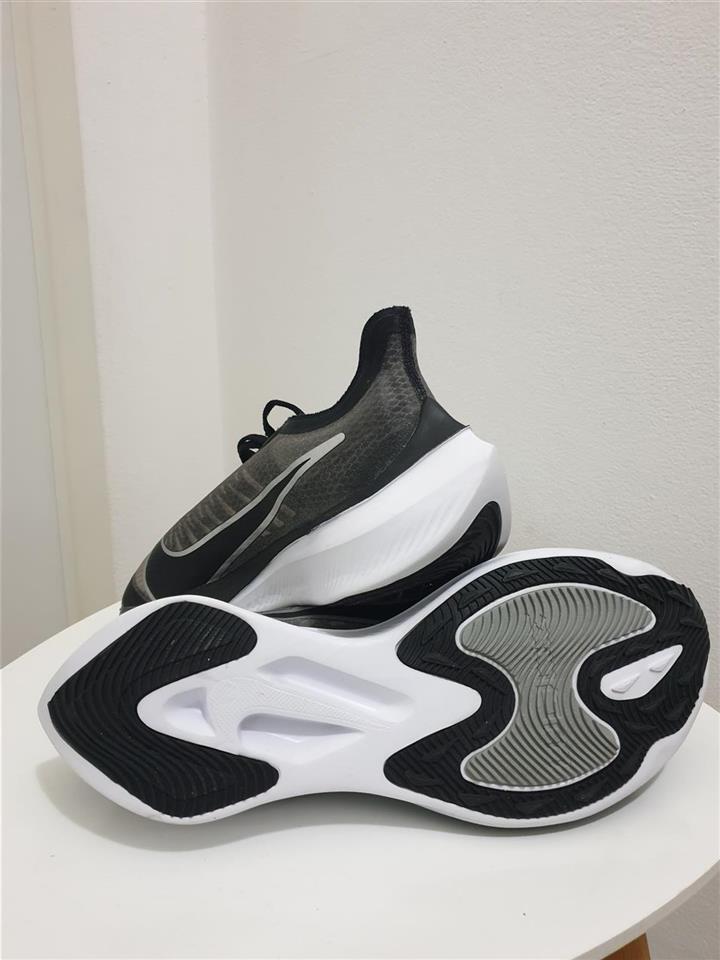 Nike zoom gravity 41 sales