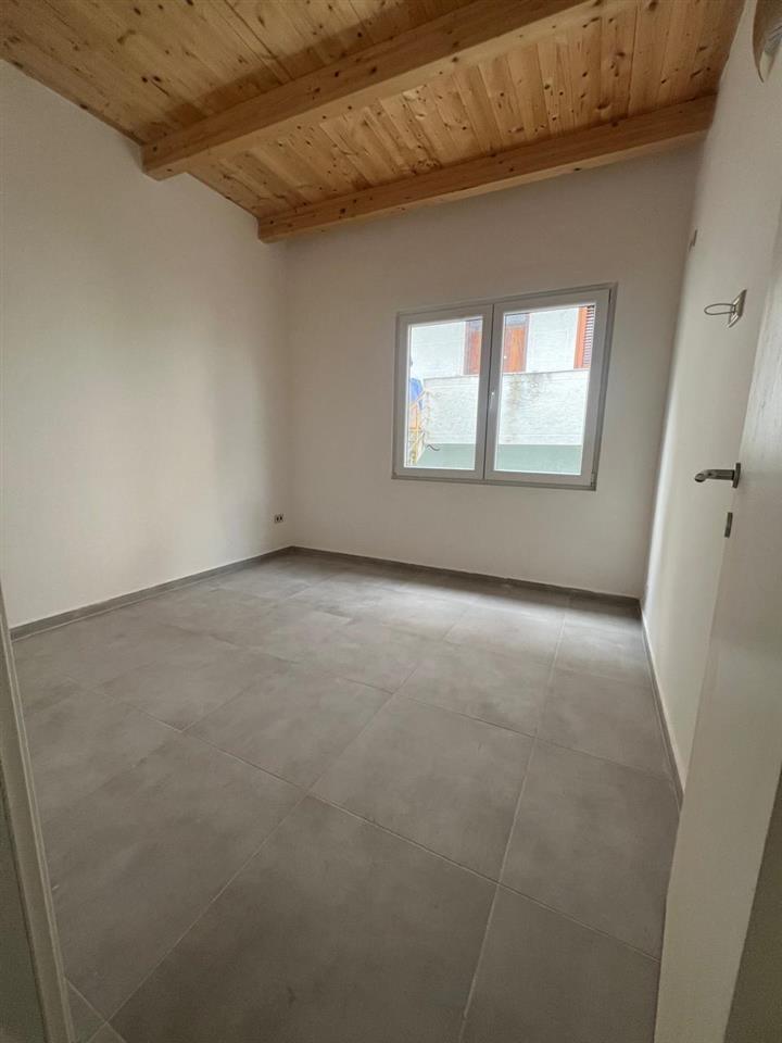 JEPET-APARTAMENT-ME-QIRA-NE-KATIN-E-DYTE-TE-NJE-BANESE-PRIVA