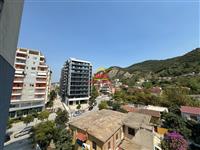 SHITET GARSONIERE NË LUNGOMARE PRANË SHKOLLËS TË MARINËS