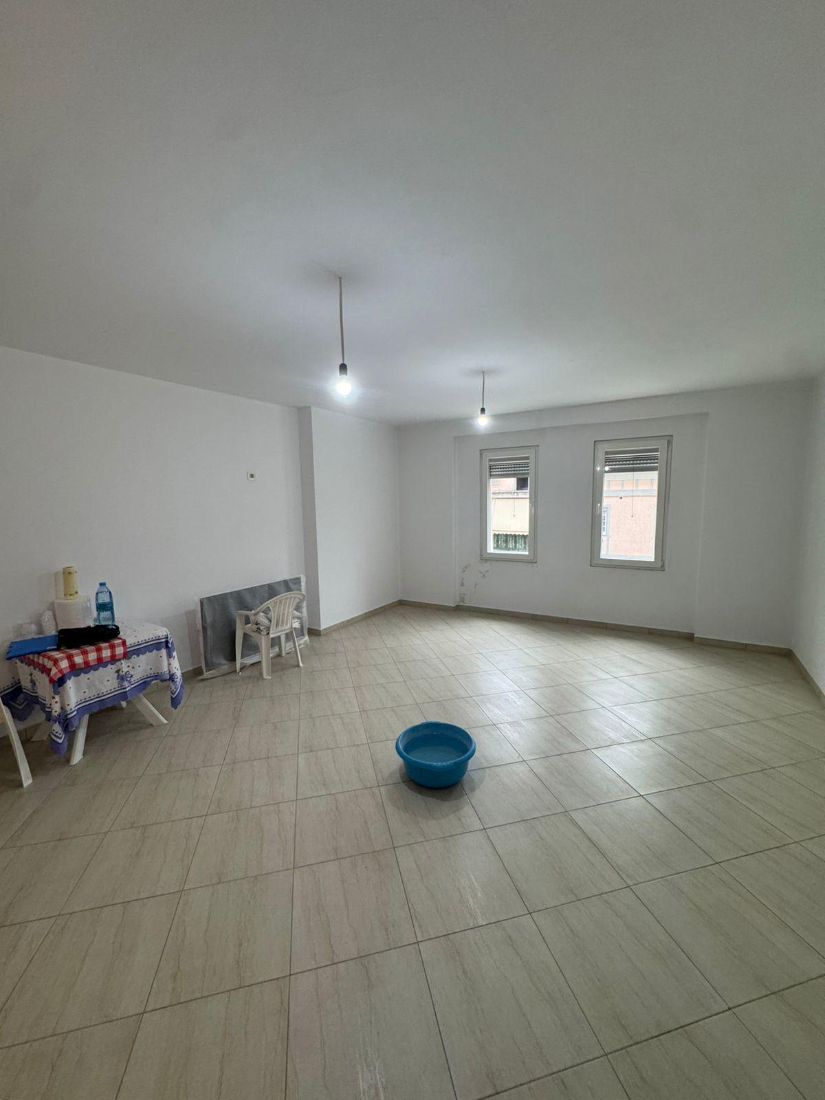Sarreq---Apartment-2+1+2---prane-kishes-madhe