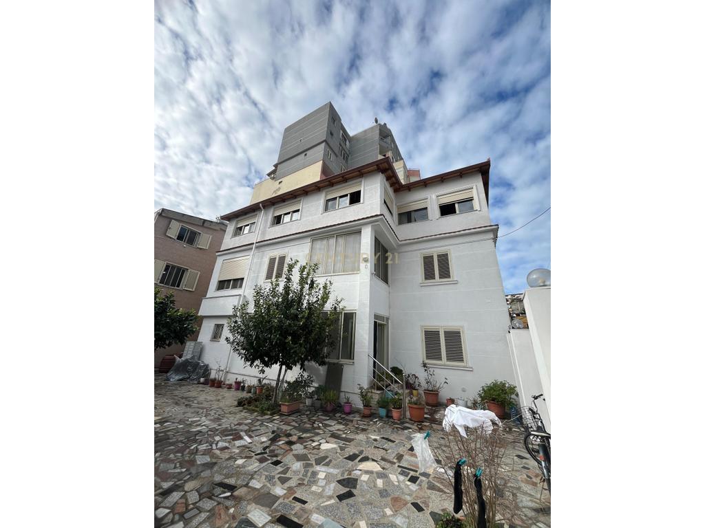 Vilë-5+4-Me-Qira-në-Durrës----+355693150128