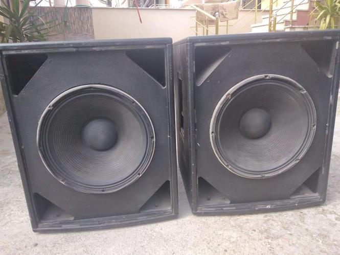 Shitet set fonie e pershtatshme per dj ose lokale
