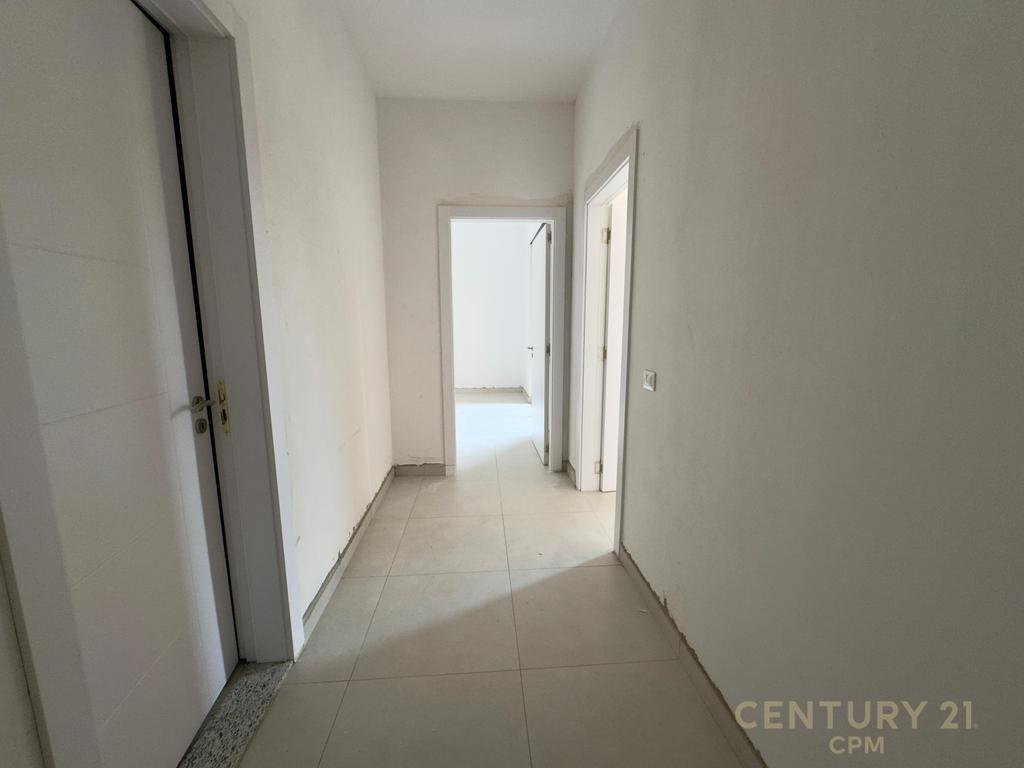Shitet-apartament-1+1-buze-Unazes-ne-Paskuqan-