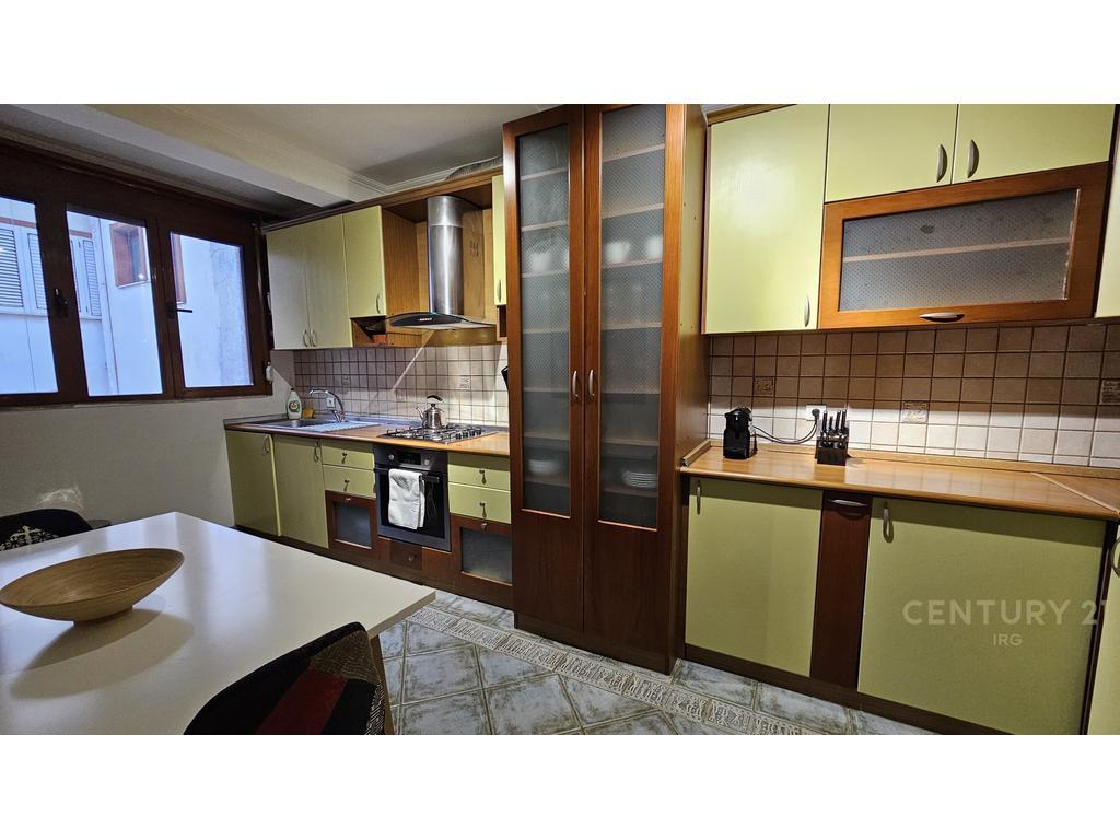 Shitet-apartament-3+1+2-ne-Bllok-