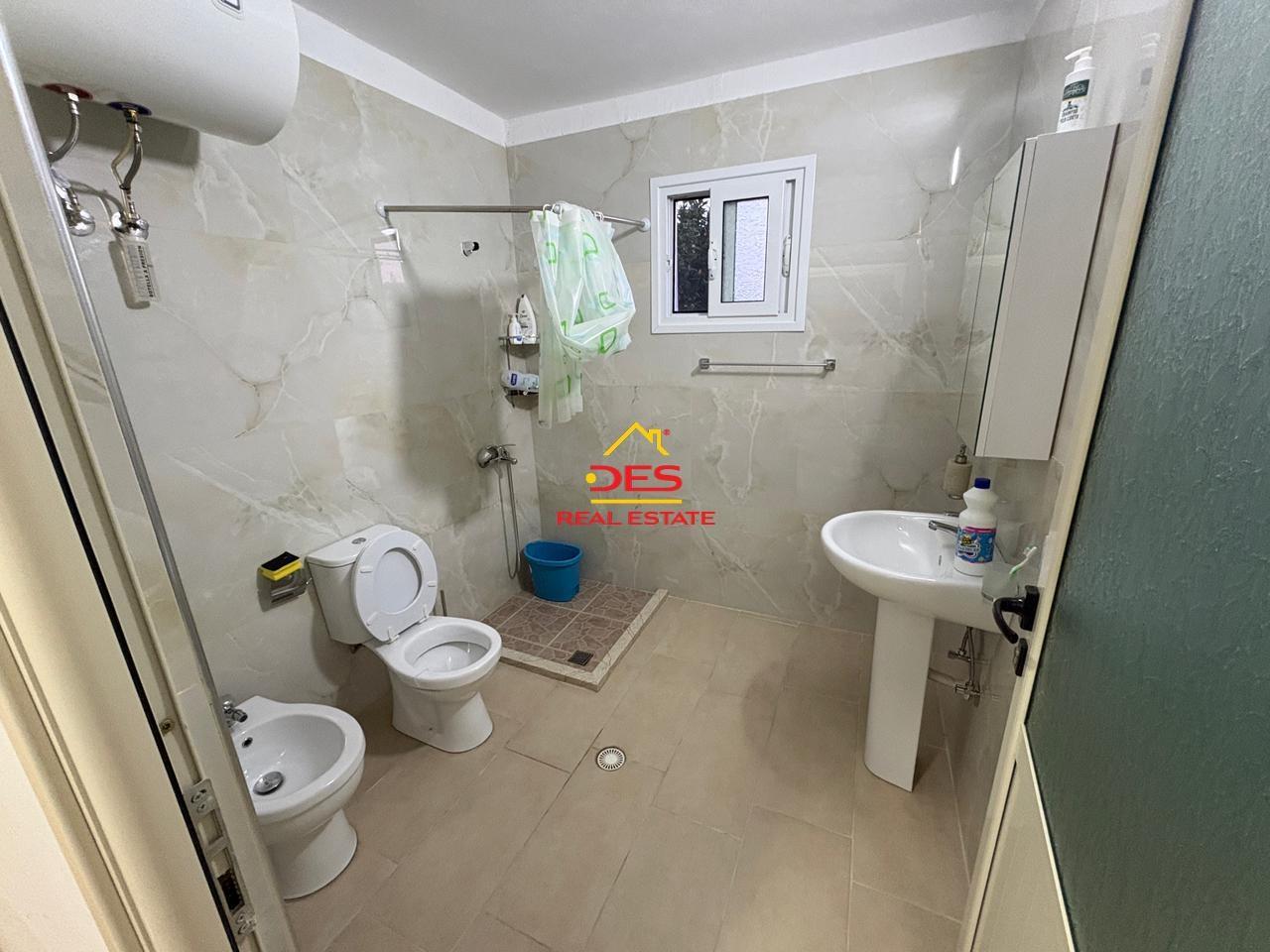 JEPET-ME-QIRA-SHTËPI-PRIVATE-PRANË-STACIONIT-TË-TRENIT-VLOR