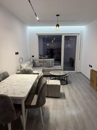 Jepet me qira apartament 1+1