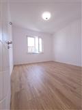 Shitet apartament 2+1, Rreth rrotullimi Zog Zi